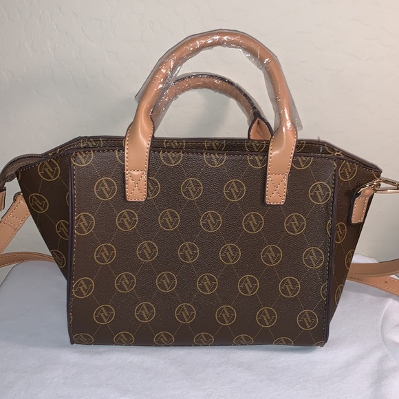 ADRIENNE VITTADINI BRAND NEW WITH TAGS GORGEOUS SATCHEL - Picture 5 of 11